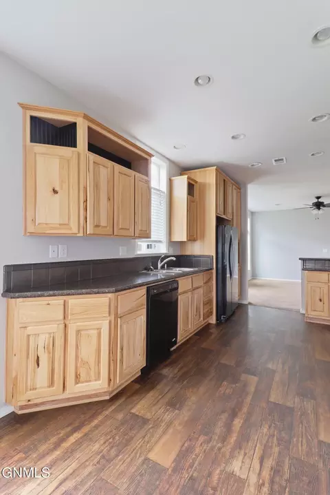 Kitchen - 808 40th St E, Williston, ND 58801 photo 1 of 3