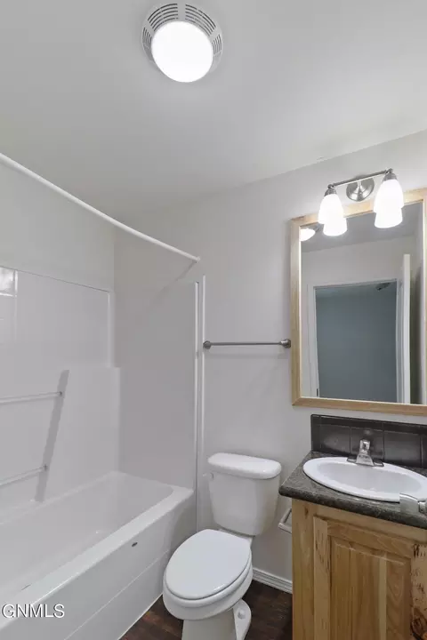 Bath - 808 40th St E, Williston, ND 58801 photo 5 of 7
