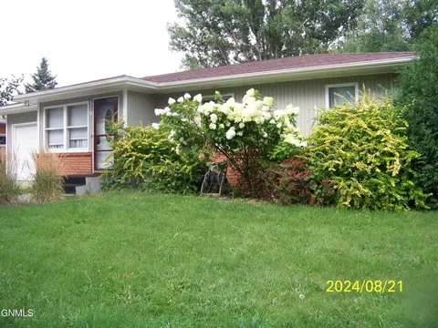 519 Riverside Park Rd, Bismarck, ND 58504