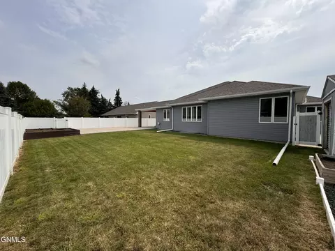 3 20th St E, Williston, ND 58801 photo 4