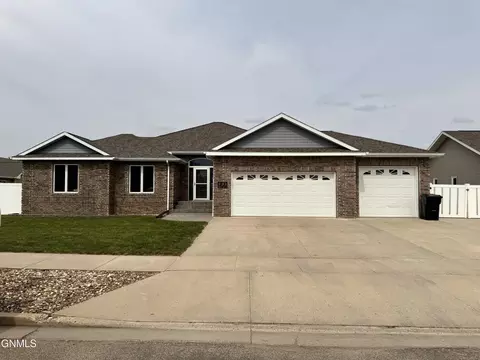 3 20th St E, Williston, ND 58801