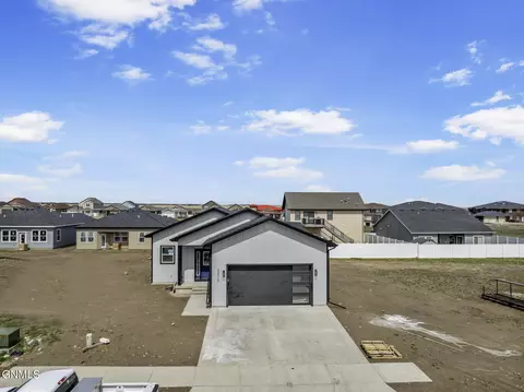 3310 33rd St W, Williston, ND 58801