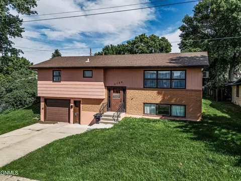Exterior - 2708 Avenue A E, Bismarck, ND 58501 photo 3 of 4