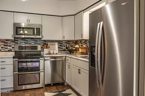 Kitchen - 2708 Avenue A E, Bismarck, ND 58501 photo 4 of 6