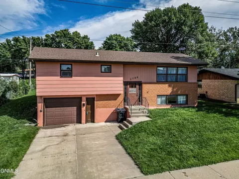 Exterior - 2708 Avenue A E, Bismarck, ND 58501 photo 4 of 4