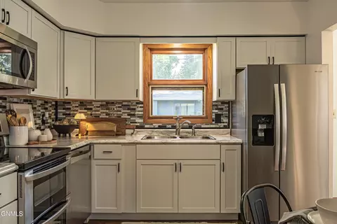 Kitchen - 2708 Avenue A E, Bismarck, ND 58501 photo 2 of 6