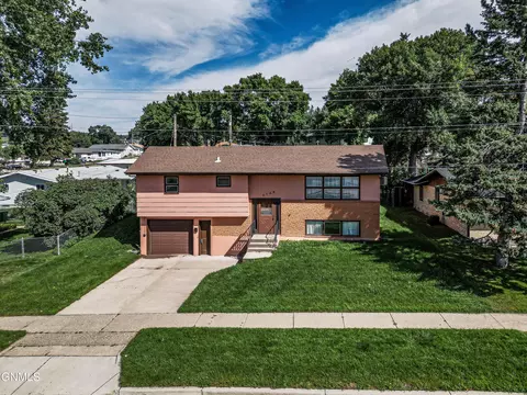 2708 Avenue A E, Bismarck, ND 58501