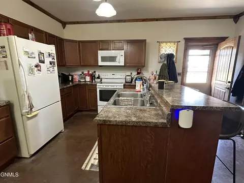 1509 50th St W, Williston, ND 58801 photo 7
