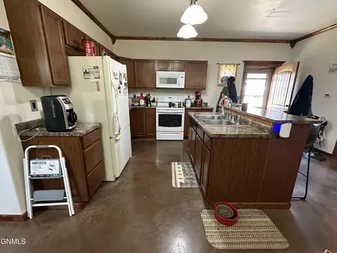 1509 50th St W, Williston, ND 58801 photo 6