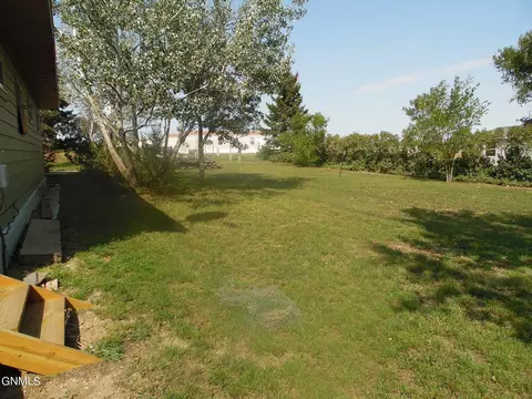 1509 50th St W, Williston, ND 58801 photo 20