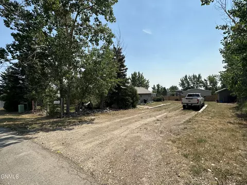 1509 50th St W, Williston, ND 58801 photo 2