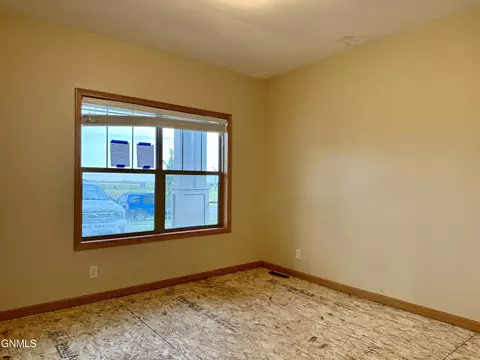 3407 36th St W, Williston, ND 58801 photo 9