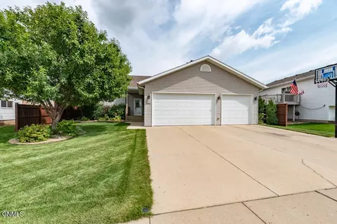 Exterior - 3000 Plainview Dr SE, Mandan, ND 58554 photo 2 of 12