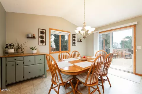Dining - 3000 Plainview Dr SE, Mandan, ND 58554 photo 1 of 1