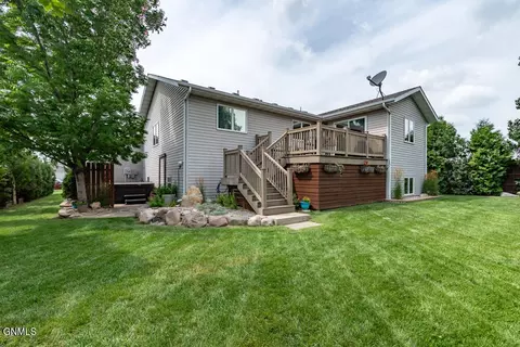 Exterior - 3000 Plainview Dr SE, Mandan, ND 58554 photo 10 of 12