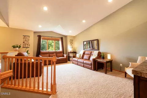 Living - 3000 Plainview Dr SE, Mandan, ND 58554 photo 1 of 2