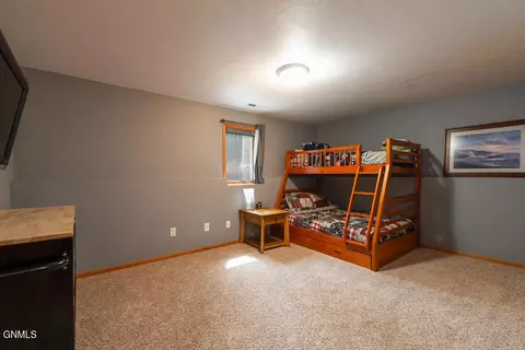 Bedroom - 3000 Plainview Dr SE, Mandan, ND 58554 photo 3 of 5
