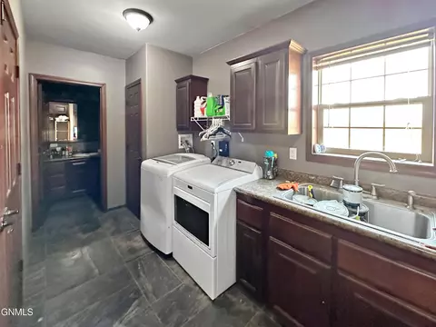 14961 Cochise St, Williston, ND 58801 photo 11