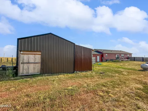14961 Cochise St, Williston, ND 58801 photo 18