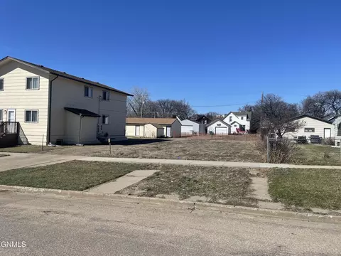 308 N 13th St, Bismarck, ND 58501