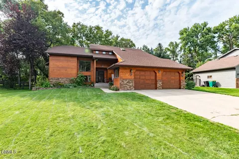 738 Augsburg Ave, Bismarck, ND 58504