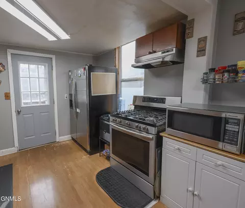 Kitchen - 422 4th Ave E, Williston, ND 58801 photo 1 of 2