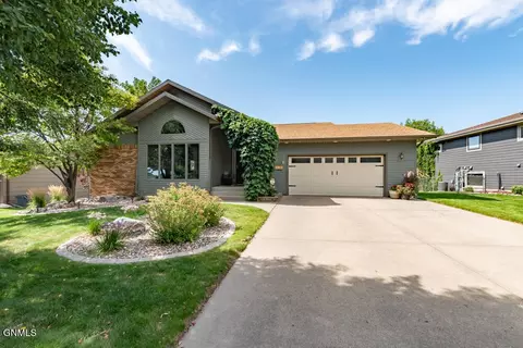 2628 Stevens St, Bismarck, ND 58503