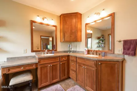 2628 Stevens St, Bismarck, ND 58503 photo 26