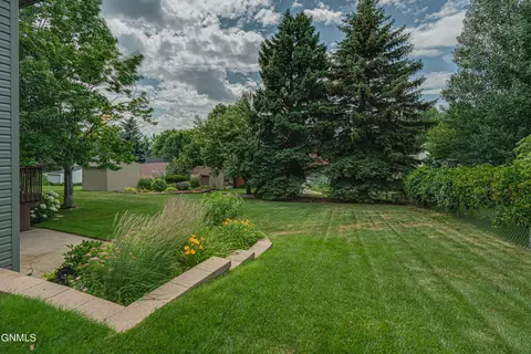2628 Stevens St, Bismarck, ND 58503 photo 4