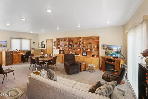 402 12th Ave W, Williston, ND 58801 photo 9