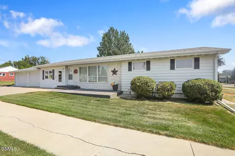 402 12th Ave W, Williston, ND 58801 photo 1