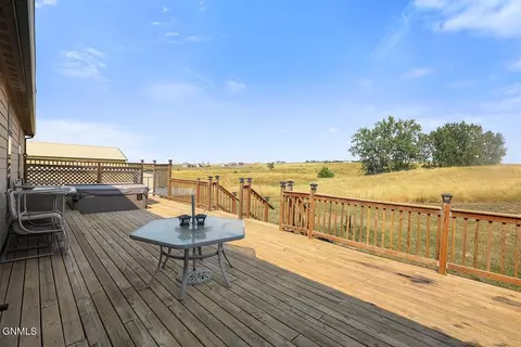 5342 Martinez Loop NW, Williston, ND 58801 photo 10