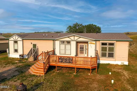 5342 Martinez Loop NW, Williston, ND 58801 photo 3