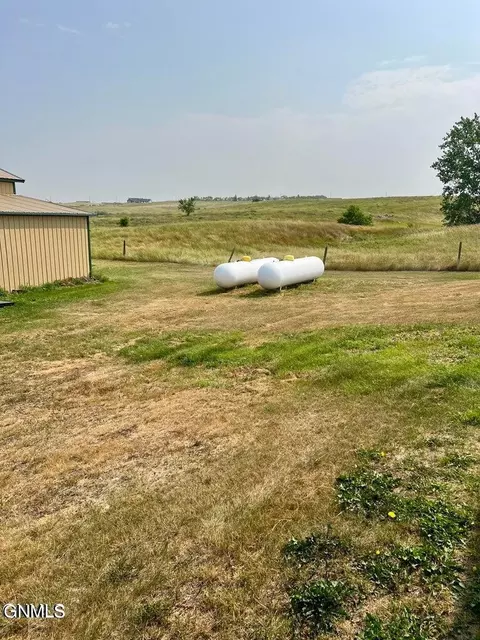 5342 Martinez Loop NW, Williston, ND 58801 photo 18