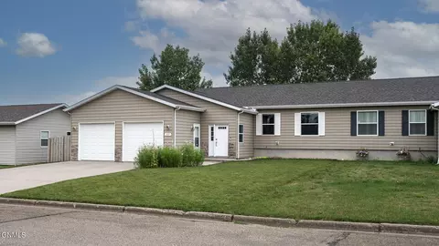 107 16th St NW, Beulah, ND 58523