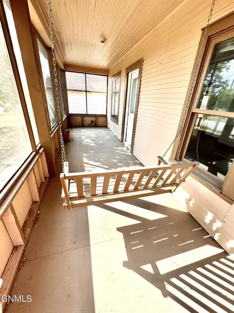 513 4th Ave E, Williston, ND 58801 photo 9