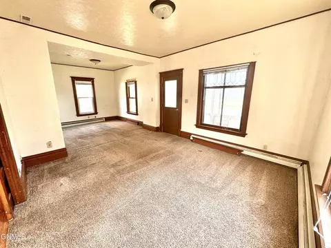 513 4th Ave E, Williston, ND 58801 photo 7