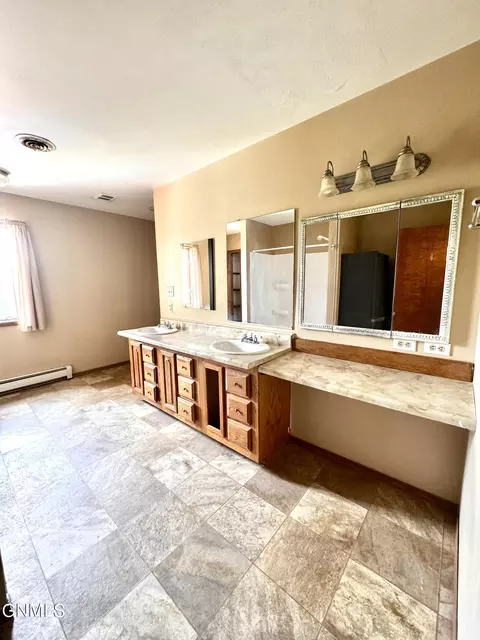 513 4th Ave E, Williston, ND 58801 photo 22