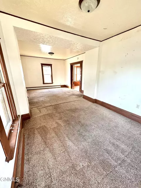 513 4th Ave E, Williston, ND 58801 photo 8