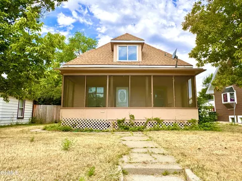 513 4th Ave E, Williston, ND 58801