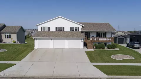 3920 Nebraska Dr, Bismarck, ND 58503