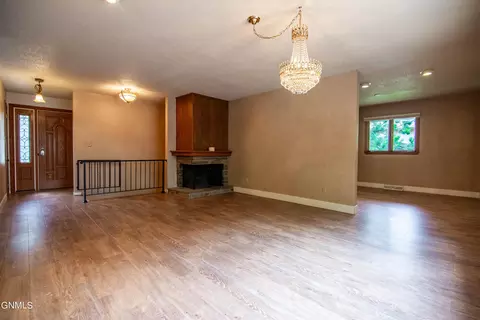 Living - 220 Redstone Dr, Bismarck, ND 58503 photo 2 of 6