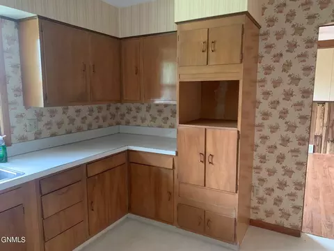 303 Kundert St, Turtle Lake, ND 58575 photo 10