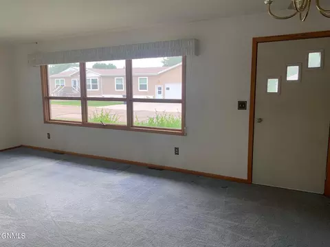 303 Kundert St, Turtle Lake, ND 58575 photo 4