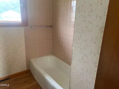 303 Kundert St, Turtle Lake, ND 58575 photo 22