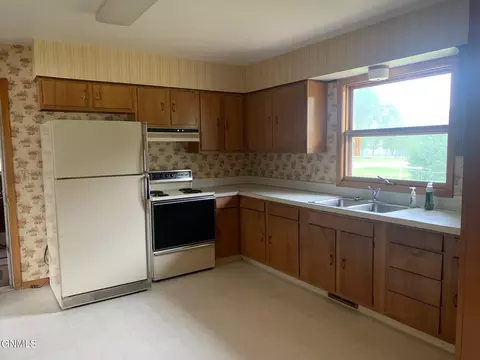 303 Kundert St, Turtle Lake, ND 58575 photo 12