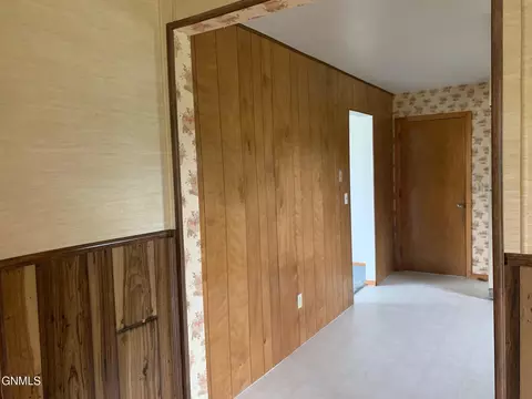 303 Kundert St, Turtle Lake, ND 58575 photo 8