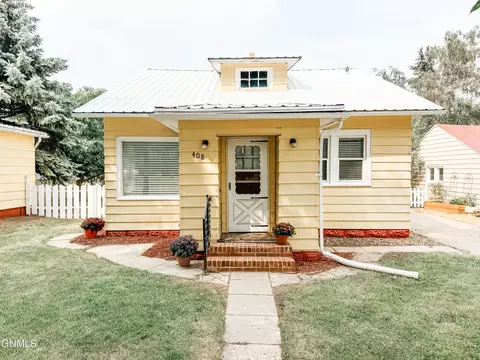 408 1st St SW, Crosby, ND 58730