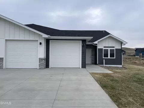 127 Kays Ct SE, Watford City, ND 58854