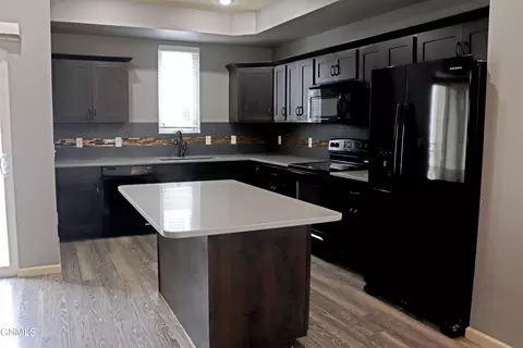 Kitchen - 3216 Kenner Lp, Bismarck, ND 58504 photo 6 of 6